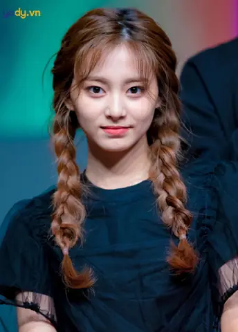 Kiểu Tóc Thắt Bím 2 Bên: Hướng Dẫn Chi Tiết Từ Cơ Bản Đến Nâng Cao, Bí Quyết Chọn Kiểu Phù Hợp Mọi Độ Tuổi