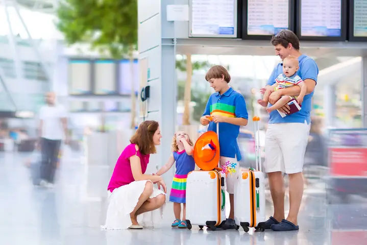 Cẩm Nang Toàn Diện: Kinh Nghiệm Đi Du Lịch Cùng Trẻ Nhỏ An Toàn & Vui Vẻ