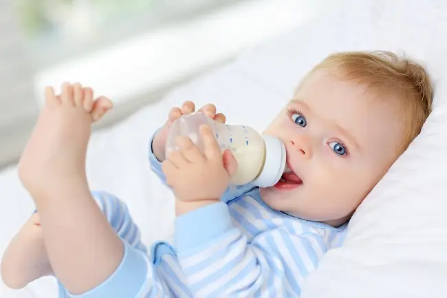 Kinh Nghiệm Tập Cho Bé Bú Bình Chuẩn, Hiệu Quả: Giúp Bé Tự Lập, Mẹ Nhàn