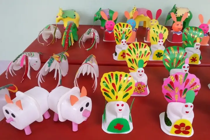 30+ Ý Tưởng Sáng Tạo Làm Đồ Dùng Độc Đáo Từ Hộp Sữa Chua Cho Bé