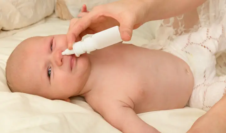 Cách Lấy Gỉ Mũi Cho Trẻ Sơ Sinh An Toàn & Hiệu Quả Như Chuyên Gia