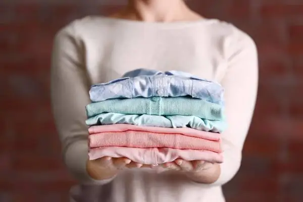 Bí Quyết Giữ Quần Áo Thơm Lâu: Từ Mẹo Vặt Đến Công Nghệ Giặt Bí Quyết Giữ Quần Áo Thơm Lâu: Từ Mẹo Vặt Đến Công Nghệ Giặt