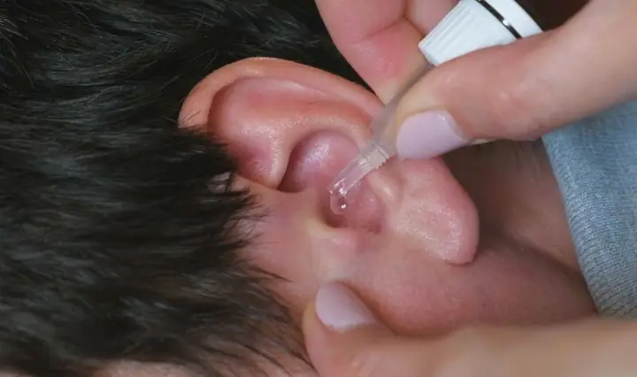 Lấy Ráy Tai Khô Cho Bé An Toàn: Hướng Dẫn Chi Tiết & Phương Pháp Hiệu Quả Từ Chuyên Gia