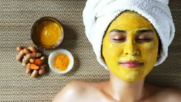 Mặt Nạ Cám Gạo & Tinh Bột Nghệ: Công Thức Dưỡng Da Trắng Sáng, Mờ Thâm, Trị Mụn Hiệu Quả Tại Nhà