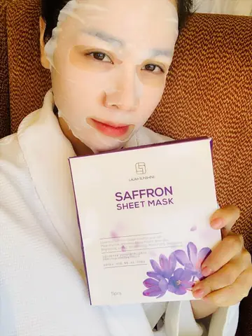 Mặt Nạ Nhụy Hoa Nghệ Tây: Công Thức Tự Làm & Công Dụng Dưỡng Da Sáng Mịn, Trị Mụn, Mờ Thâm