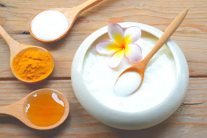 Mặt Nạ Sữa Chua Nghệ Tươi: Công Thức Trị Mụn, Dưỡng Trắng Da Tại Nhà Hiệu Quả Mặt Nạ Sữa Chua Nghệ Tươi: Công Thức Trị Mụn, Dưỡng Trắng Da Tại Nhà Hiệu Quả