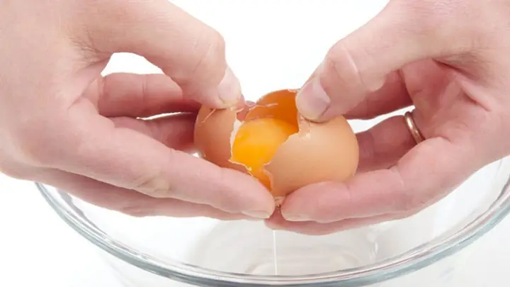 Cách Làm Mặt Nạ Trà Xanh Lòng Đỏ Trứng: Công Thức Dưỡng Da Tự Nhiên Hiệu Quả