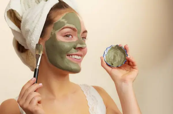 Mặt Nạ Đất Sét Trị Mụn: Đâu Là Lựa Chọn Hiệu Quả Nhất Cho Da Dầu Mụn?