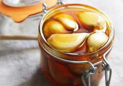 Tỏi Ngâm Mật Ong: Lợi Ích, Tác Hại Và Ai Không Nên Dùng?