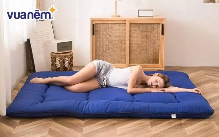 Mẹ Bầu Nằm Ngủ Dưới Đất: Có Thực Sự "có Sao Không" Và Những Lưu Ý Cần Biết Mẹ Bầu Nằm Ngủ Dưới Đất: Có Thực Sự "có Sao Không" Và Những Lưu Ý Cần Biết
