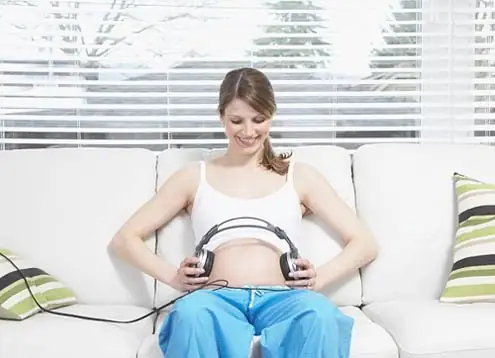 Mẹ Bầu Nghe Nhạc Đúng Cách: Lợi Ích, Tuyệt Chiêu Chọn Nhạc & Tần Số An Toàn Cho Thai Nhi