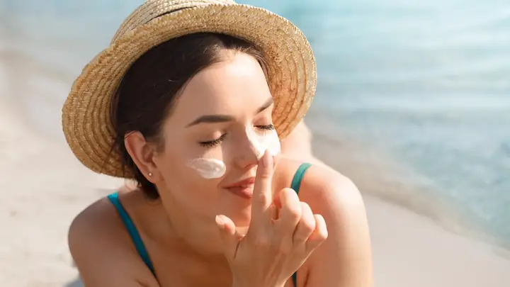 Bôi Kem Chống Nắng Mấy Lần 1 Ngày Là Đủ Cho Làn Da? Bôi Kem Chống Nắng Mấy Lần 1 Ngày Là Đủ Cho Làn Da?