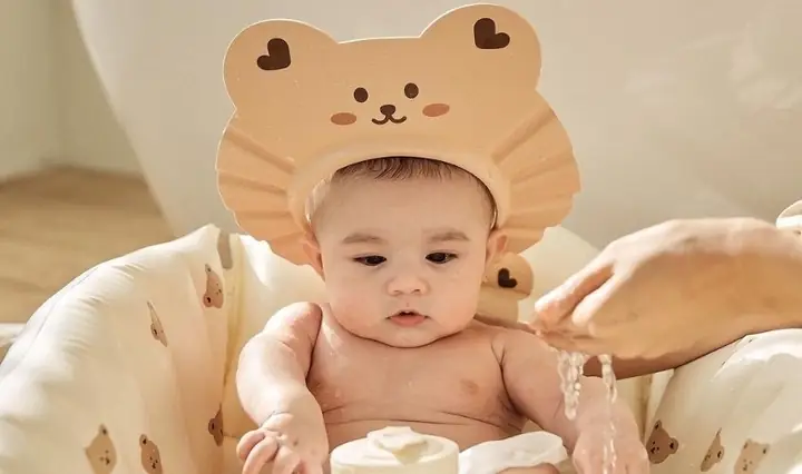 Mũ Gội Đầu Cho Bé Farlin: Bé Thoải Mái, Mẹ An Tâm Khi Tắm