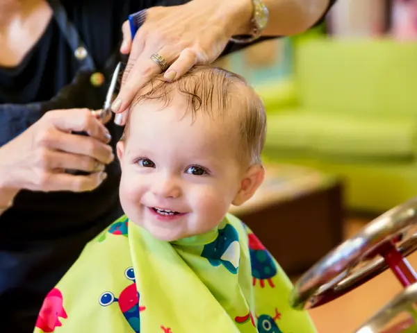 Lịch Cắt Tóc Máu Cho Bé: Ngày Tốt Mang Lại May Mắn & Sức Khỏe Con Yêu
