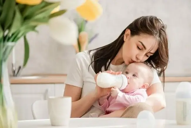 Khi Nào Nên Cho Bé Uống Sữa Công Thức? Hướng Dẫn Chi Tiết Từ 0 Đến 3 Tuổi