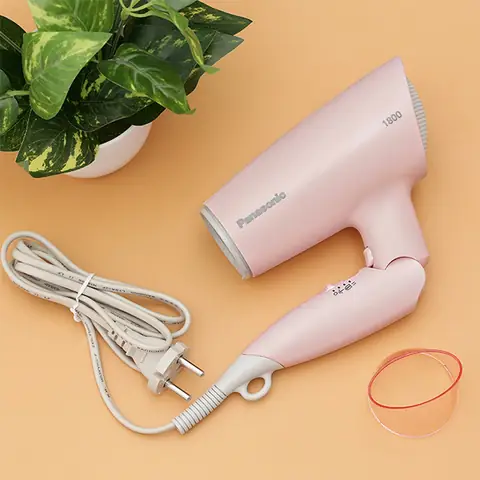 Nên Mua Máy Sấy Tóc Loại Nào Tốt? Tiêu Chí Chọn Mua Chuẩn & Gợi Ý Thương Hiệu Đáng Mua Nên Mua Máy Sấy Tóc Loại Nào Tốt? Tiêu Chí Chọn Mua Chuẩn & Gợi Ý Thương Hiệu Đáng Mua