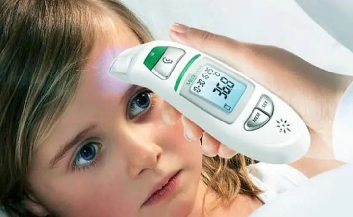 Nhiệt Kế Đo Trán Hay Đo Tai: Nên Chọn Loại Nào Cho Gia Đình Bạn?