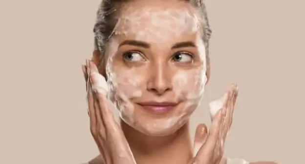 Nên Rửa Mặt Bao Nhiêu Lần Một Ngày Để Da Sạch Khỏe Tối Ưu?