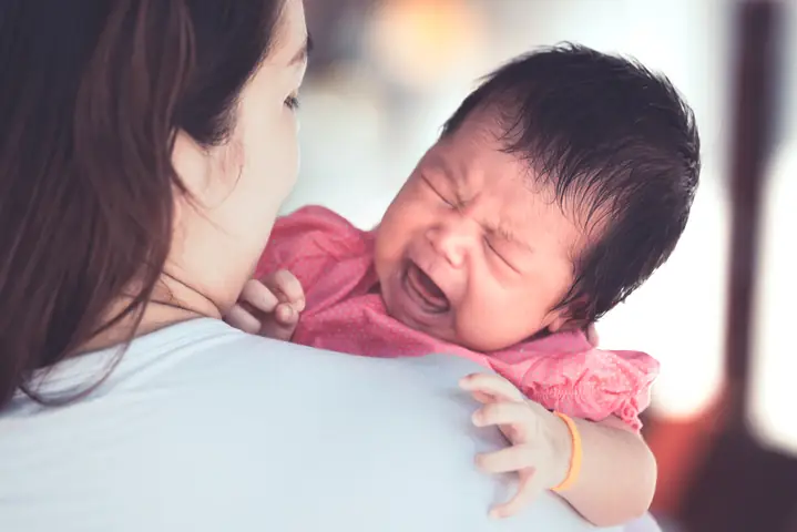 Trẻ Quấy Khóc Khi Người Nhà Đi Đám Ma Về: Giải Mã Nguyên Nhân Và Cách Xử Lý