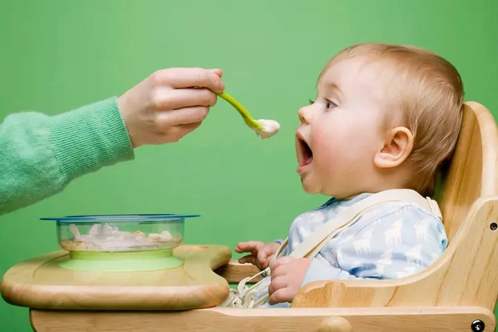 Những Điều Cần Biết Khi Cho Trẻ Ăn Dặm Đúng Cách Và An Toàn Những Điều Cần Biết Khi Cho Trẻ Ăn Dặm Đúng Cách Và An Toàn