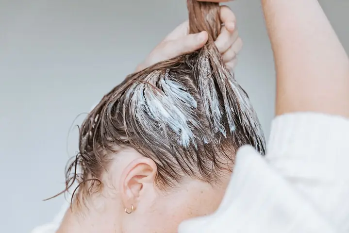 Nhuộm Tóc Bao Lâu Thì Xong? Giải Đáp Thời Gian Chuẩn & Bí Quyết Giữ Màu Lâu Phai Nhuộm Tóc Bao Lâu Thì Xong? Giải Đáp Thời Gian Chuẩn & Bí Quyết Giữ Màu Lâu Phai