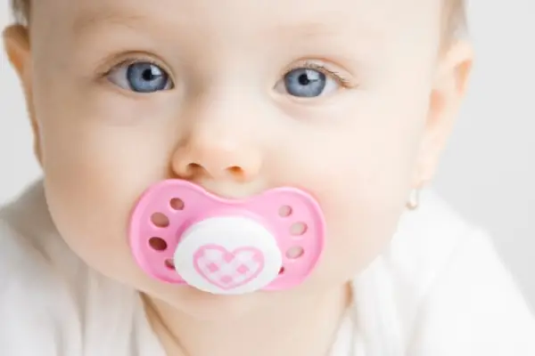Bí Quyết Chọn Núm Vú Cho Trẻ Sơ Sinh Chuẩn Size, An Toàn & Phù Hợp Theo Độ Tuổi