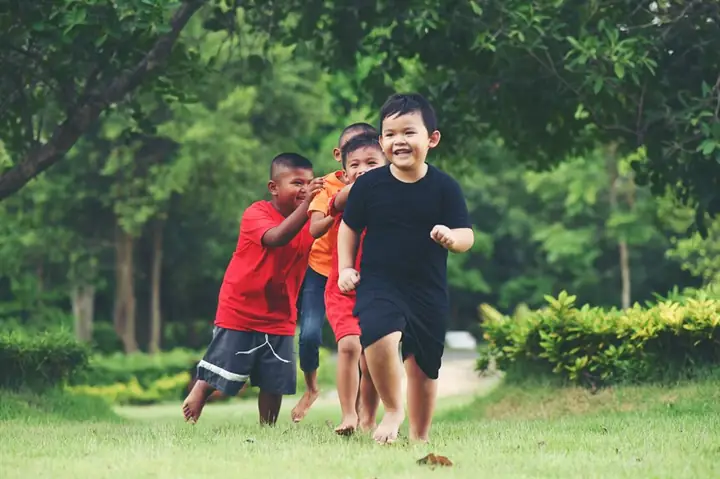Nuôi Dạy Con Hạnh Phúc Toàn Diện: Bí Quyết Từ Chuyên Gia