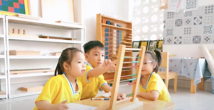 Phương Pháp Montessori Là Gì? Cẩm Nang Toàn Diện Cho Phụ Huynh