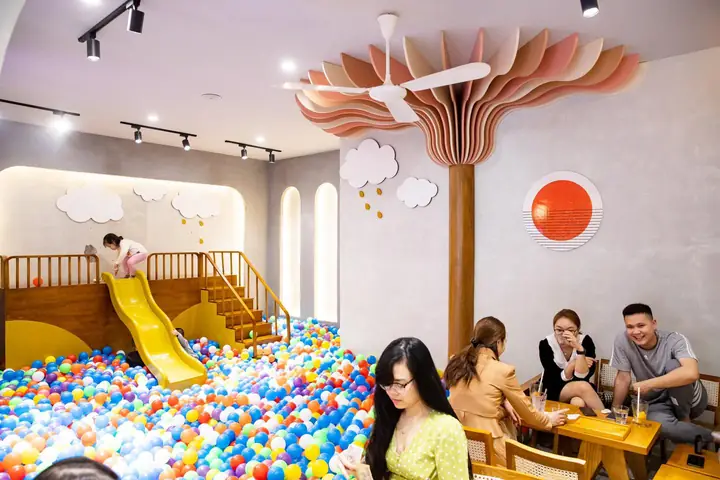 Top 10+ Quán Cafe Có Khu Vui Chơi Cho Bé Ở Hà Nội: Chuẩn Bị Đồ Ăn Ngon & Chỗ Chơi An Toàn!