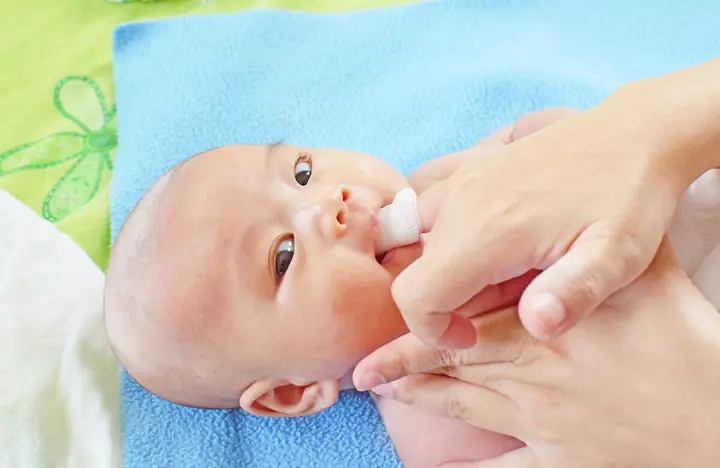 Hướng Dẫn Rơ Lưỡi Cho Trẻ Sơ Sinh Đúng Cách: An Toàn, Hiệu Quả & Lợi Ích Bất Ngờ Hướng Dẫn Rơ Lưỡi Cho Trẻ Sơ Sinh Đúng Cách: An Toàn, Hiệu Quả & Lợi Ích Bất Ngờ