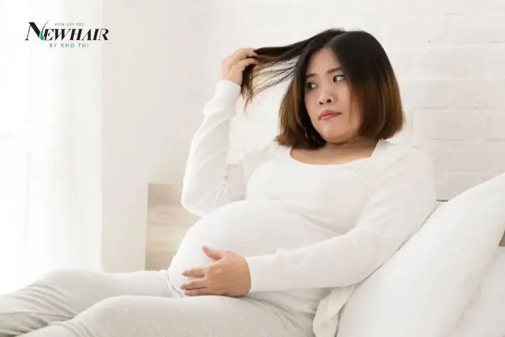 Rụng Tóc Khi Mang Thai: Dấu Hiệu Có Thai Sớm Hay Vấn Đề Sức Khỏe?