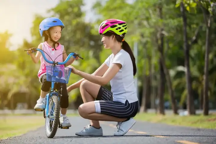 Hướng Dẫn Tập Đi Xe Đạp 2 Bánh Cho Bé: Bí Quyết Giúp Con Tự Tin Chinh Phục Chỉ Sau Vài Buổi!