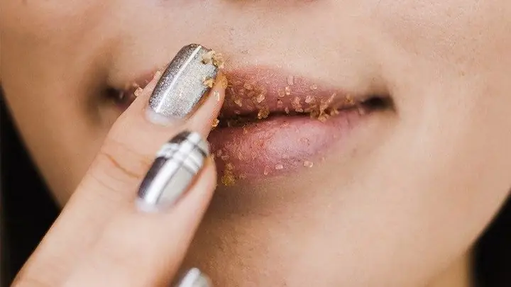 Tẩy Tế Bào Chết Cho Môi Tại Nhà: Hướng Dẫn Chi Tiết & Mẹo Hiệu Quả Cho Đôi Môi Mịn Màng Tẩy Tế Bào Chết Cho Môi Tại Nhà: Hướng Dẫn Chi Tiết & Mẹo Hiệu Quả Cho Đôi Môi Mịn Màng