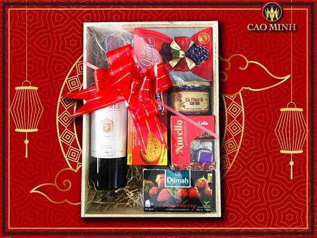 Tết Đến Nhà Bạn Gái Nên Mua Gì: Gợi Ý Quà Tặng Ấn Tượng, Ý Nghĩa