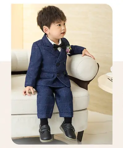 Chọn Thời Trang Bé Trai 1 Tuổi: Bí Quyết Mặc Đẹp, Thoải Mái & An Toàn Cho Bé Yêu