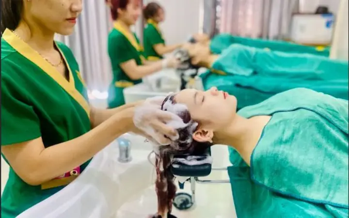 Tóc Nhuộm Bao Lâu Thì Gội Được? Hướng Dẫn Chăm Sóc Tóc Chuẩn Chuyên Gia
