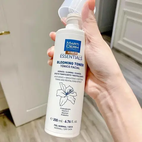 Bí Quyết Chọn Toner Dành Cho Da Khô Mụn: Cấp Ẩm, Dịu Nhẹ & Giảm Thâm Bí Quyết Chọn Toner Dành Cho Da Khô Mụn: Cấp Ẩm, Dịu Nhẹ & Giảm Thâm