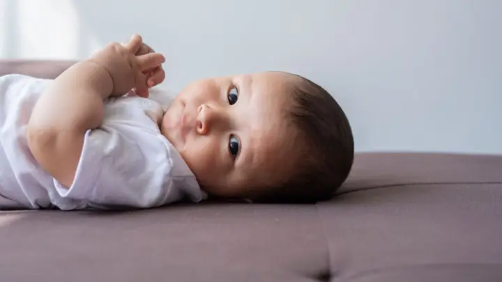 Trẻ 6 Tháng Đi Ngoài Ngày Mấy Lần: Giải Đáp Chi Tiết, Khi Nào Cần Lo Lắng?