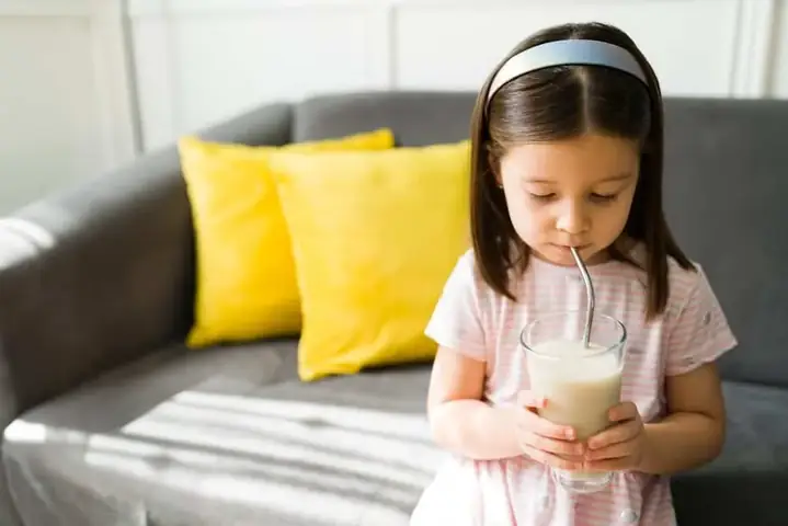 Trẻ Lười Uống Sữa Phải Làm Sao? Bí Quyết Giúp Bé Uống Sữa Ngon Miệng