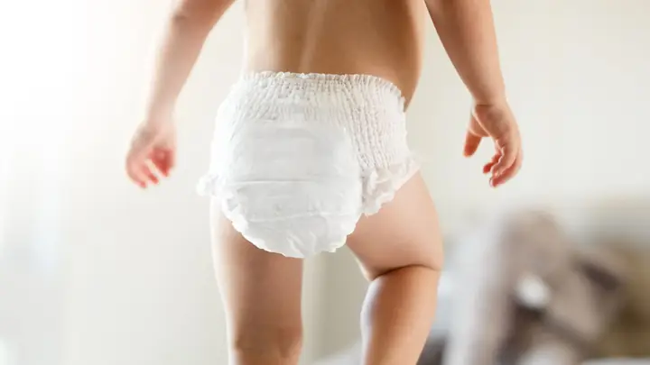 Bé Mấy Tháng Mặc Được Bỉm Quần? Hướng Dẫn Chọn Bỉm Theo Giai Đoạn Phát Triển