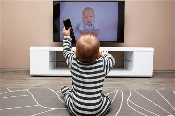 Trẻ Sơ Sinh Có Nên Xem Tivi Không? Khuyến Cáo Từ Chuyên Gia Và Tác Động Cần Biết Trẻ Sơ Sinh Có Nên Xem Tivi Không? Khuyến Cáo Từ Chuyên Gia Và Tác Động Cần Biết