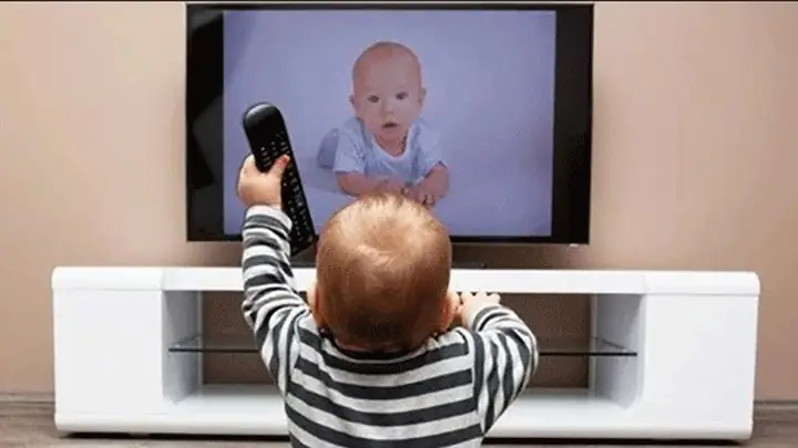 Trẻ Sơ Sinh Có Nên Xem Tivi Không? Khuyến Cáo Từ Chuyên Gia Và Tác Động Cần Biết Trẻ Sơ Sinh Có Nên Xem Tivi Không? Khuyến Cáo Từ Chuyên Gia Và Tác Động Cần Biết