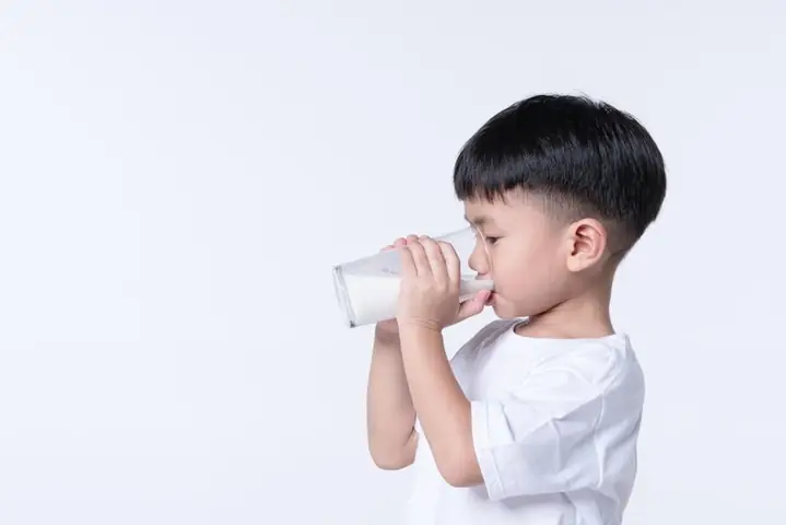 Trẻ Uống Sữa Vào Là Nôn: Nguyên Nhân, Cách Xử Lý & Khi Nào Cần Gặp Bác Sĩ