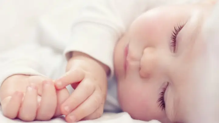 Trẻ Vặn Mình Rặn È È Khi Ngủ: Nguyên Nhân, Cách Khắc Phục & Dấu Hiệu Cần Lo Lắng