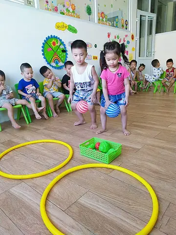 Top 15+ Trò Chơi Vận Động & Sáng Tạo Cho Bé 12-24 Tháng Tuổi Phát Triển Toàn Diện Top 15+ Trò Chơi Vận Động & Sáng Tạo Cho Bé 12-24 Tháng Tuổi Phát Triển Toàn Diện