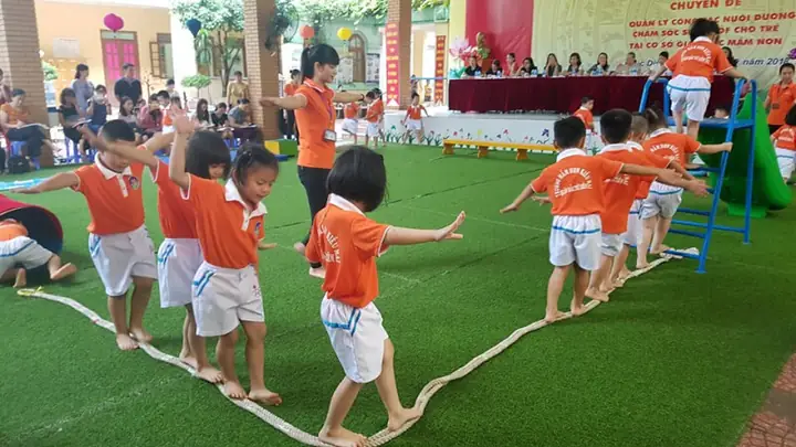 Khám Phá Thế Giới Qua 50+ Trò Chơi Mầm Non 3 Tuổi: Vui Học, Sáng Tạo Cùng Bé Khám Phá Thế Giới Qua 50+ Trò Chơi Mầm Non 3 Tuổi: Vui Học, Sáng Tạo Cùng Bé