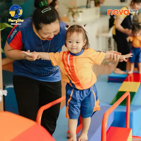 Phân Biệt Và Phát Triển Kỹ Năng Vận Động Tinh & Vận Động Thô Cho Trẻ: Cẩm Nang Toàn Diện