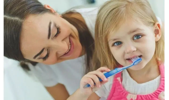 Vệ Sinh Răng Cho Bé 2 Tuổi Đúng Cách: Hướng Dẫn Chi Tiết Cho Mẹ Bỉm Sữa Vệ Sinh Răng Cho Bé 2 Tuổi Đúng Cách: Hướng Dẫn Chi Tiết Cho Mẹ Bỉm Sữa